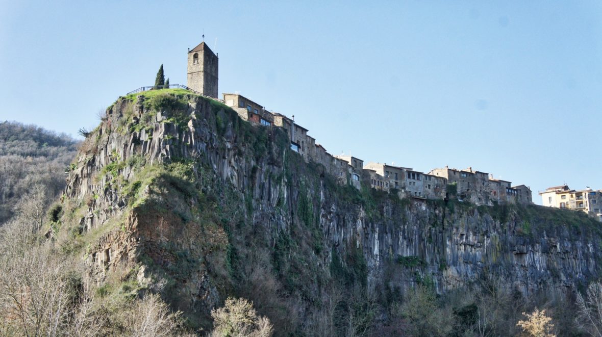 Castellfolitt de la Roca en Catalogne